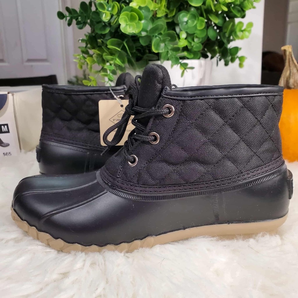 St. John Collection Black Quilted Winter Boots size 7